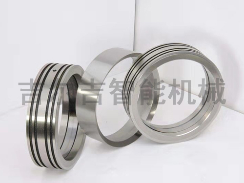 浮動支架固定在長軸支架上，是固定不動的